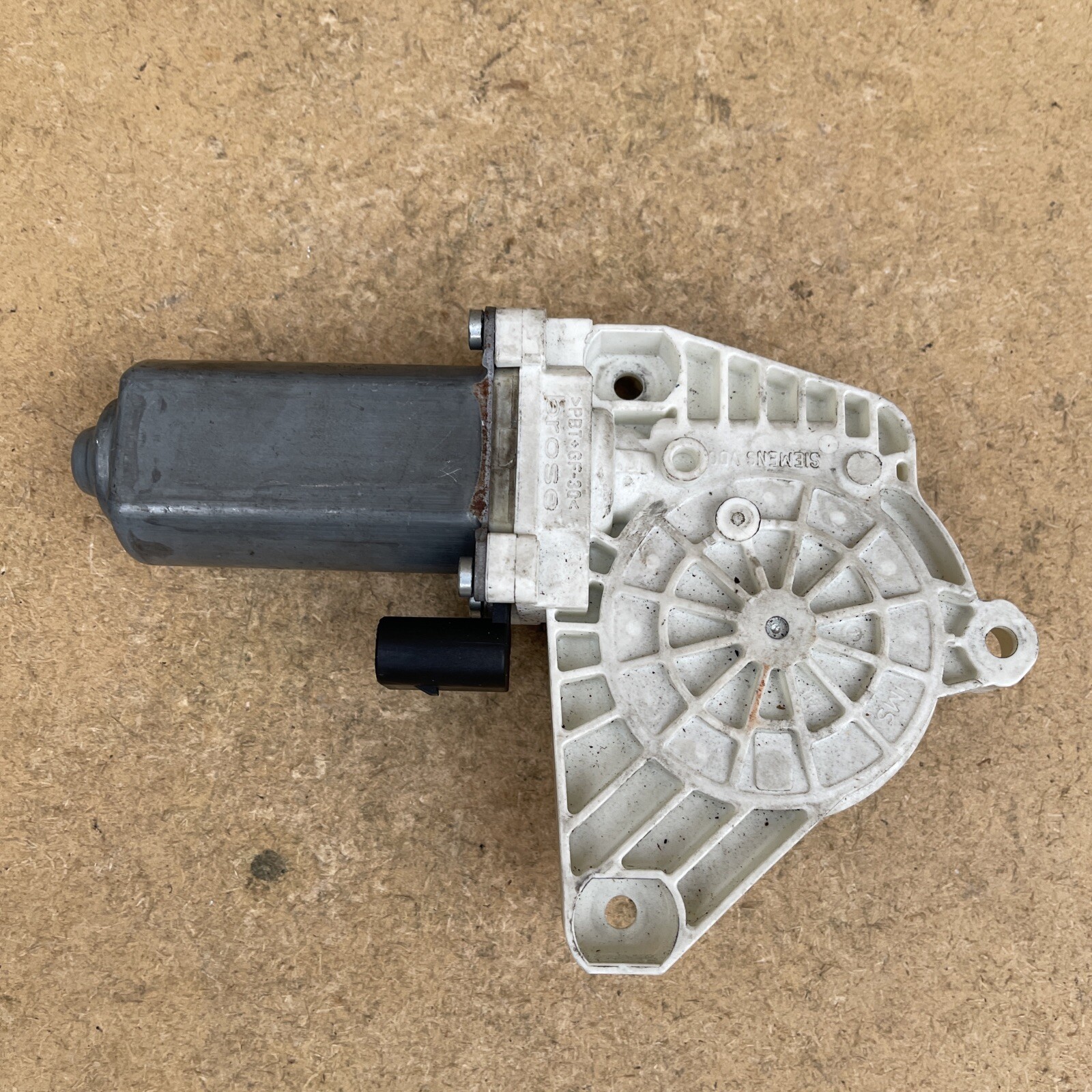 MERCEDES A CLASS 05-11 FRONT LEFT PASSENGER SIDE DOOR WINDOW MOTOR A1698201542 - Image 3