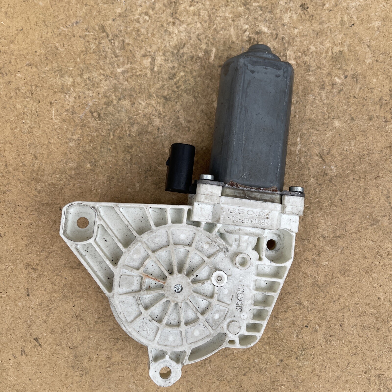 MERCEDES A CLASS 05-11 FRONT LEFT PASSENGER SIDE DOOR WINDOW MOTOR A1698201542 - Image 4