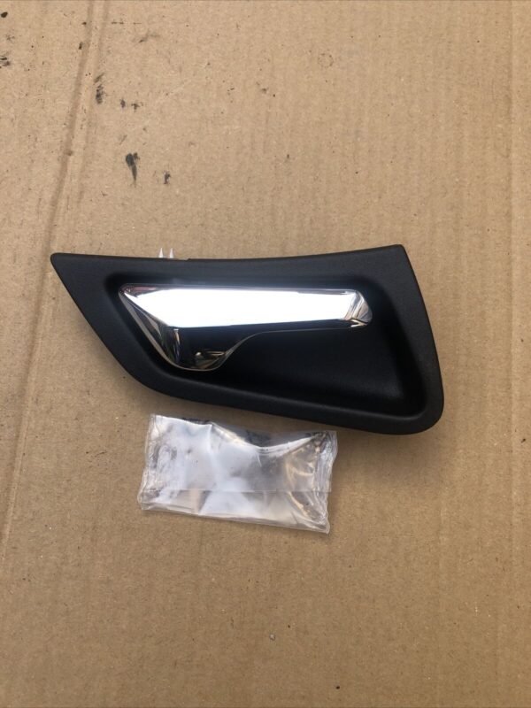 MERCEDES C-CLASS Cl203 01-11 FRONT DRIVER SEDE DOOR INTERIOR HANDLE A2037601261 - Image 2