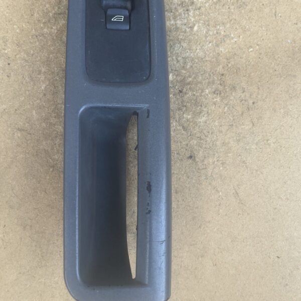 VOLVO S40 PASSENGER SIDE ELECTRIC WINDOW PANEL CONTROL SWITCH 30658696 8679473 - Image 2