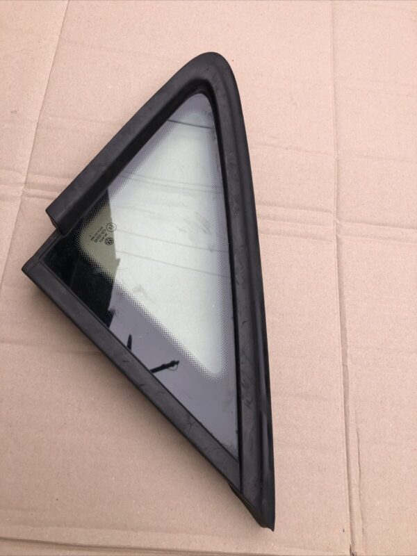 VW TOURAN 2004 2010 FRONT PASSENGER SIDE WINDOW QUARTER GLASS 1T0845411 - Image 2