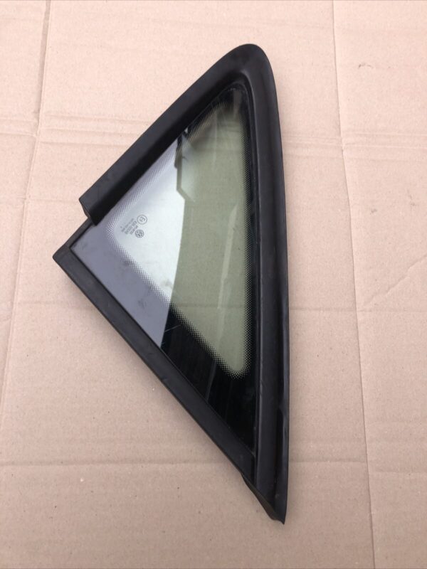 VW TOURAN 2004 2010 FRONT PASSENGER SIDE WINDOW QUARTER GLASS 1T0845411